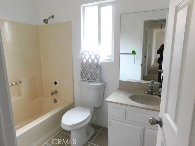 Detail Gallery Image 11 of 18 For 8260 Viburnum, California City,  CA 93505 - 3 Beds | 2 Baths