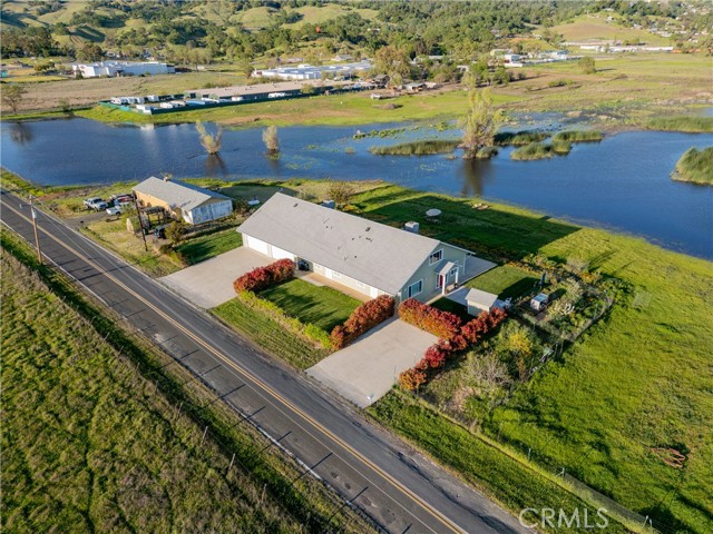 2260 Lakeshore Blvd, Upper Lake CA: https://media.crmls.org/medias/f1994981-02fd-4736-a55e-eda7b525a1d7.jpg