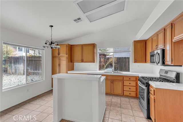 Detail Gallery Image 6 of 29 For 45550 Fairbanks Ave, Lancaster,  CA 93534 - 4 Beds | 2 Baths