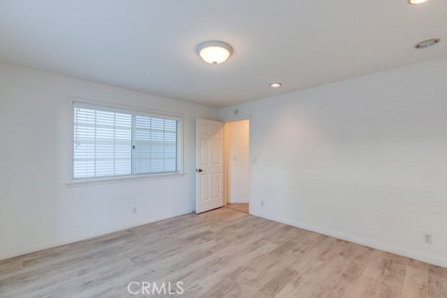 645 Longfellow Avenue, Hermosa Beach CA: https://media.crmls.org/medias/f19a7bc9-ac92-48a2-8520-c6759424a879.jpg