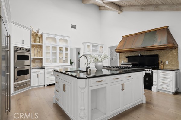 Detail Gallery Image 16 of 67 For 9514 Oakridge Pl, Chatsworth,  CA 91311 - 6 Beds | 6 Baths