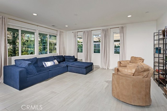 Detail Gallery Image 2 of 11 For 271 Rose St, Fillmore,  CA 93015 - 4 Beds | 4/1 Baths