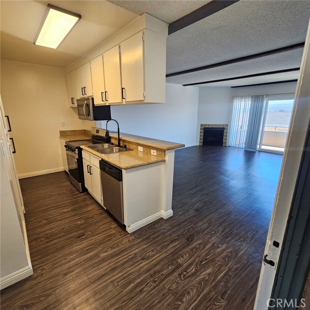 Detail Gallery Image 7 of 11 For 209 S Prospect Ave #205,  Redondo Beach,  CA 90277 - 1 Beds | 1 Baths