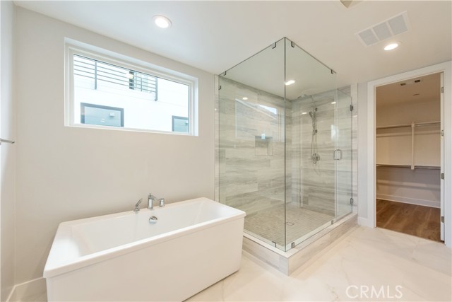 Detail Gallery Image 12 of 40 For 209 Mask, Irvine,  CA 92618 - 5 Beds | 5 Baths