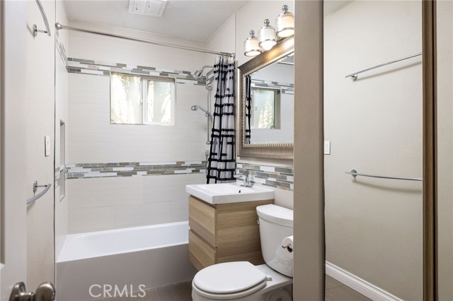 18102 18102 Hartlund Lane, Huntington Beach CA: https://media.crmls.org/medias/f19de9c4-0b06-4257-9da6-bdc755c36a1a.jpg