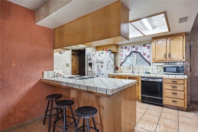 7519 Man O War Street, Bakersfield CA: https://media.crmls.org/medias/f19e7ea3-e041-49df-bc4a-0baf46afe3ac.jpg