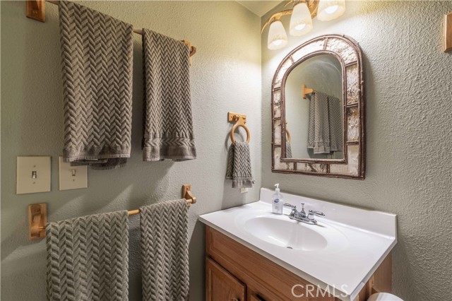 Detail Gallery Image 17 of 29 For 42730 Sonoma Dr, Big Bear Lake,  CA 92315 - 3 Beds | 3 Baths