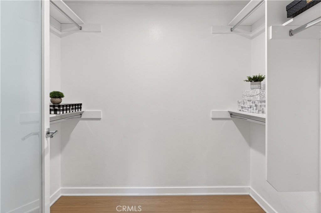 https://media.crmls.org/medias/f19f52ef-b246-45a5-bfeb-8fe409e60606.jpg?preset=X-Large