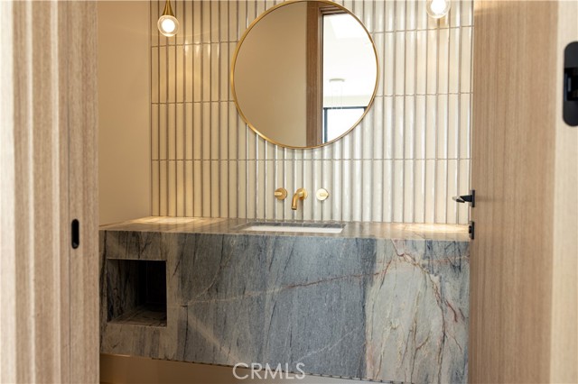 Detail Gallery Image 40 of 56 For 404 16th St, Manhattan Beach,  CA 90266 - 5 Beds | 5/2 Baths