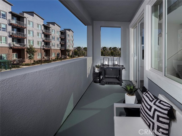 Detail Gallery Image 12 of 14 For 221 Aurora Ln, Pomona,  CA 91767 - 3 Beds | 3 Baths