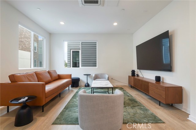 Detail Gallery Image 5 of 34 For 809 Brickyard Ln, Costa Mesa,  CA 92627 - 2 Beds | 2/2 Baths