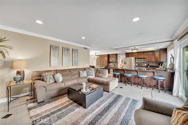 Detail Gallery Image 9 of 28 For 21382 Lemontree Ln, Huntington Beach,  CA 92646 - 3 Beds | 3 Baths