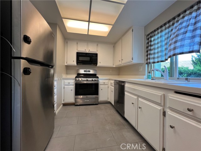 Detail Gallery Image 8 of 17 For 8777 Tulare Dr 411a,  Huntington Beach,  CA 92646 - 2 Beds | 2 Baths