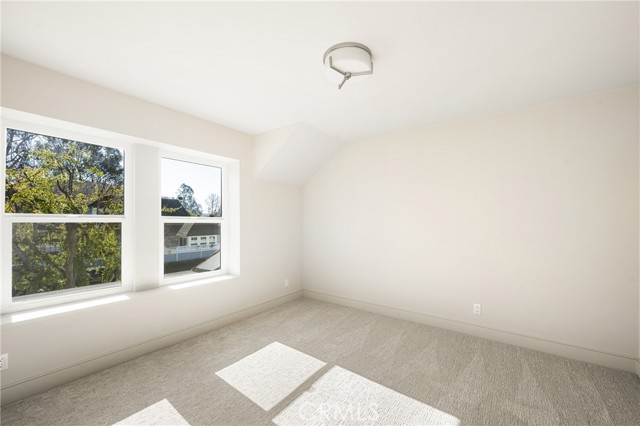 11 Thunder Trail, Irvine CA: https://media.crmls.org/medias/f1a1dee4-52d1-4e32-b93a-27aa3ef08f47.jpg