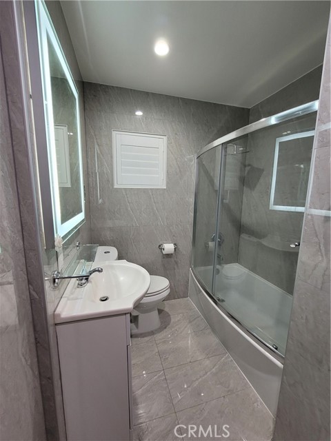 Detail Gallery Image 13 of 17 For 8011 Sterling, Huntington Beach,  CA 92646 - 4 Beds | 3 Baths