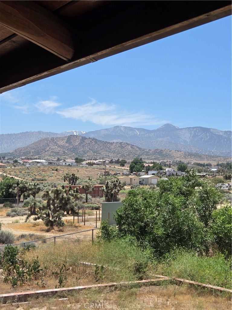 https://media.crmls.org/medias/f1a26180-e63a-43a1-8a58-3fc67513fa8f.jpg?preset=X-Large