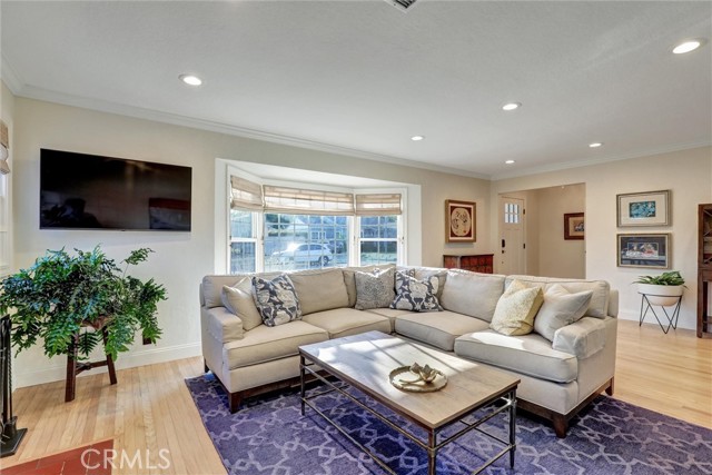 Detail Gallery Image 3 of 52 For 3902 North Marshall Way, Long Beach,  CA 90807 - 2 Beds | 1 Baths