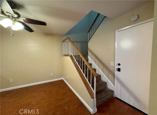 Detail Gallery Image 3 of 12 For 1725 Maxwell Ln #C,  Corona,  CA 92881 - 2 Beds | 2/1 Baths