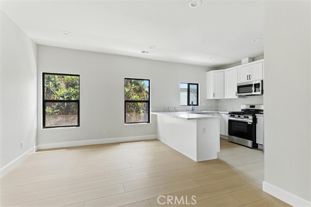 Detail Gallery Image 5 of 20 For 1172 Wilton, Hollywood,  CA 90038 - 2 Beds | 1 Baths
