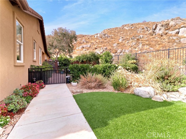 Detail Gallery Image 12 of 75 For 201 Janzen Way, Hemet,  CA 92545 - 2 Beds | 2 Baths