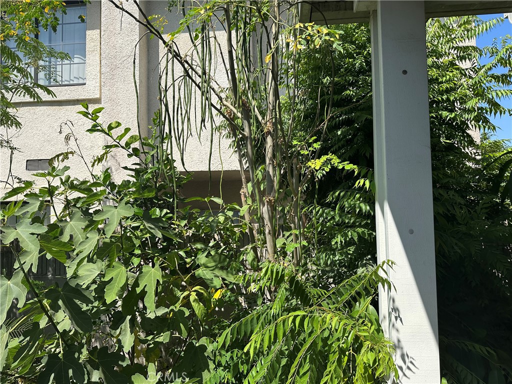 https://media.crmls.org/medias/f1a41b60-5b44-4879-ab96-d26320998c8b.jpg?preset=X-Large