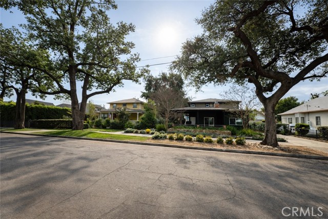 Detail Gallery Image 4 of 4 For 537 Cypress, Pasadena,  CA 91103 - 3 Beds | 3 Baths