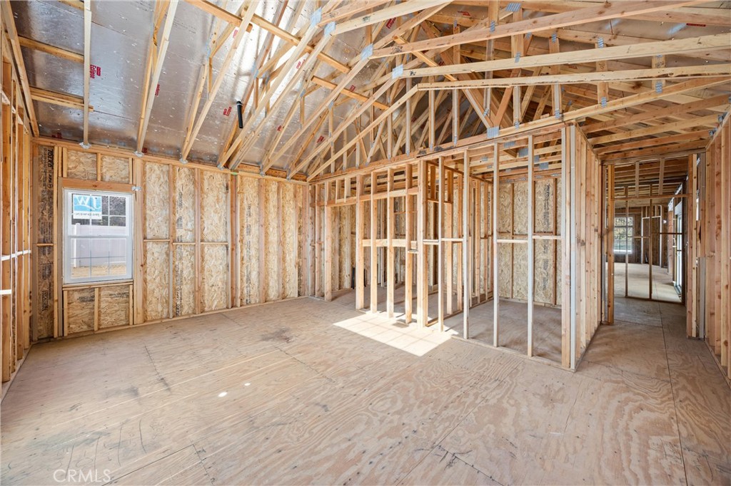 https://media.crmls.org/medias/f1a493e4-91ce-47b9-9e41-b94ba9b9f3dc.jpg?preset=X-Large