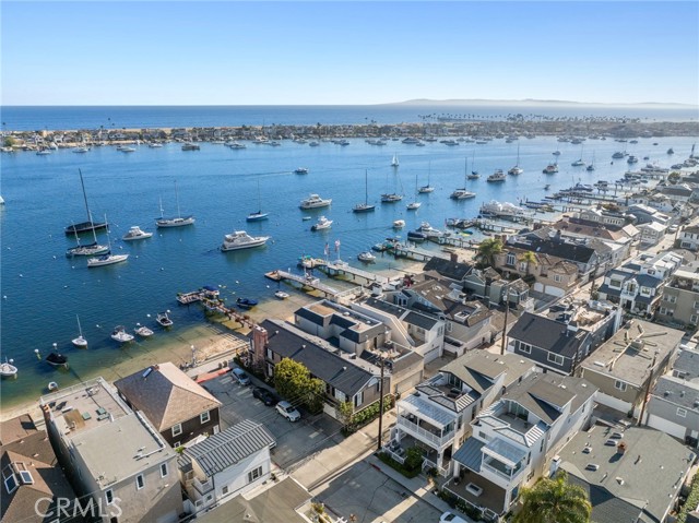 Detail Gallery Image 26 of 27 For 109 Onyx Ave, Newport Beach,  CA 92662 - 3 Beds | 4/1 Baths