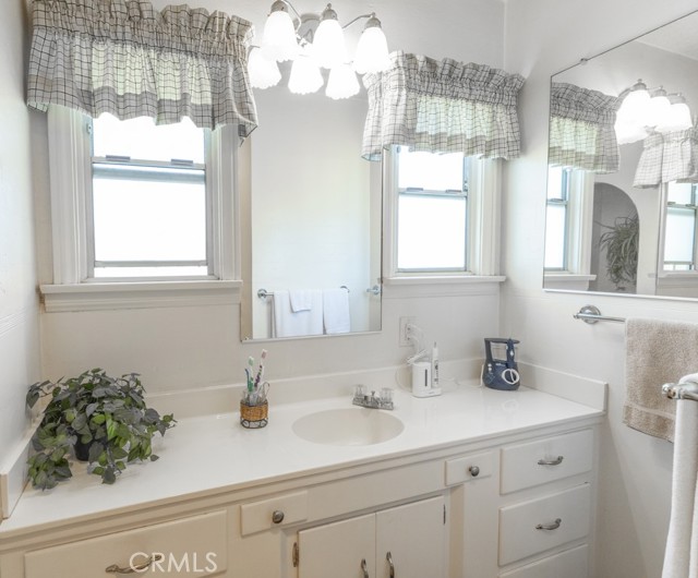 132 St Joseph Avenue, Long Beach CA: https://media.crmls.org/medias/f1a50089-882f-43b3-a0a1-f4f5262daac5.jpg