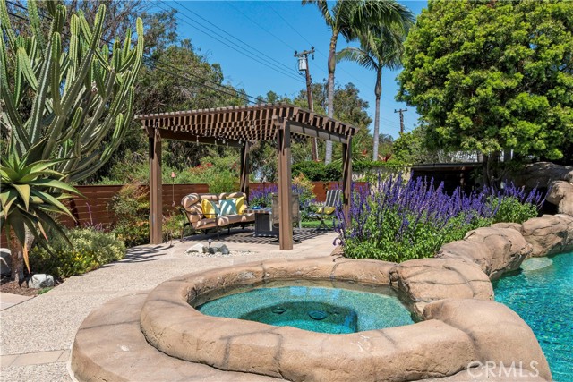 1335 Crestview Avenue, Seal Beach CA: https://media.crmls.org/medias/f1a51d1b-619f-46df-9e88-d30ad0506470.jpg