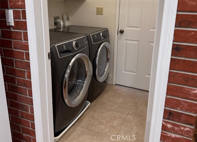 Detail Gallery Image 4 of 7 For 7053 Darnoch Way, West Hills,  CA 91307 - 3 Beds | 2 Baths