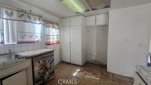 1438 Val Vista, Pomona CA: https://media.crmls.org/medias/f1a5cbc0-7f99-4458-ab65-a33d7ee8ce5d.jpg