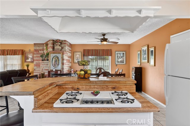 15937 Manzanita, Fontana CA: https://media.crmls.org/medias/f1a5f1f6-1fdb-4ee5-9817-252a5ea9e23f.jpg