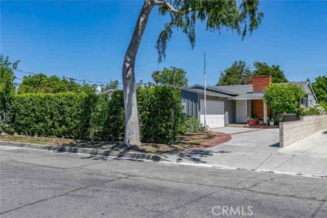 Detail Gallery Image 2 of 45 For 14719 Wyandotte St, Van Nuys,  CA 91405 - 2 Beds | 1/1 Baths