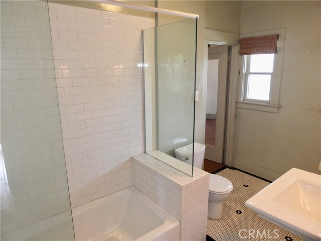 Detail Gallery Image 19 of 24 For 353 Newport Ave, Long Beach,  CA 90814 - 2 Beds | 1 Baths