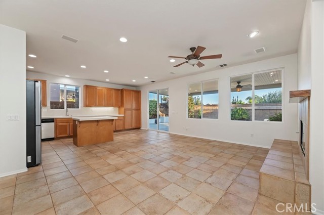 Detail Gallery Image 10 of 39 For 40355 Miklich, Murrieta,  CA 92563 - 4 Beds | 2 Baths