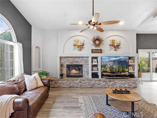 Detail Gallery Image 8 of 43 For 13290 Country Club Dr, Victorville,  CA 92395 - 3 Beds | 2 Baths