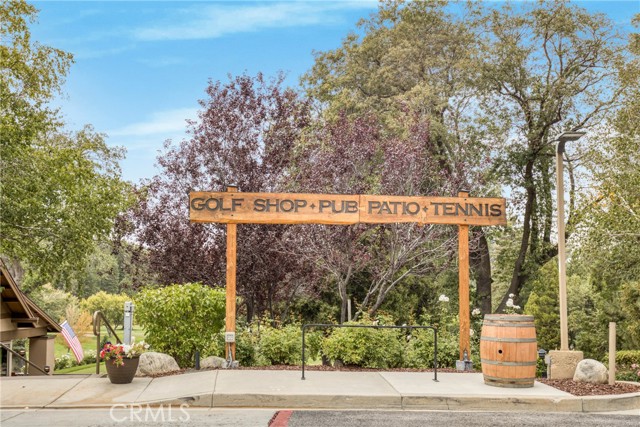 875 Brentwood Drive, Lake Arrowhead CA: https://media.crmls.org/medias/f1aa647b-291c-4ea9-85dc-fa017ba96d02.jpg