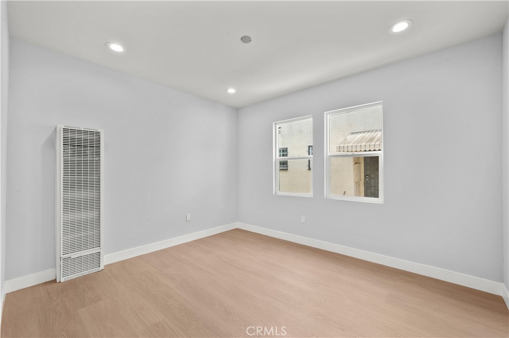 https://media.crmls.org/medias/f1aa8945-4a31-4fa5-8b81-751043f60e94.jpg?preset=X-Large