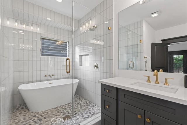 Detail Gallery Image 31 of 39 For 2274 W 21st St, Los Angeles,  CA 90018 - 4 Beds | 3 Baths