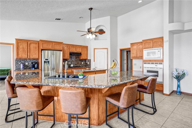 Detail Gallery Image 13 of 48 For 15813 Willow St, Hesperia,  CA 92345 - 4 Beds | 2/1 Baths