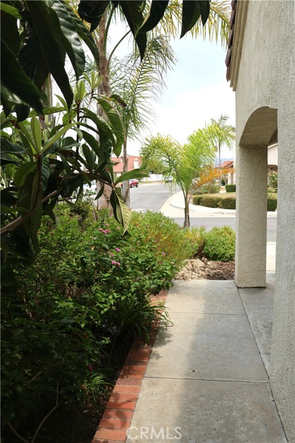 26002 Dundee Drive, Lake Forest CA: https://media.crmls.org/medias/f1abc12f-e8ae-4cdb-9022-d3aa269f2567.jpg