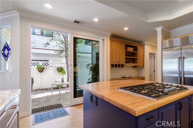 Detail Gallery Image 8 of 28 For 331 E Bay Front, Newport Beach,  CA 92662 - 3 Beds | 3 Baths