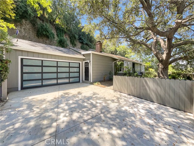 2252 Verde Oak Drive, Los Angeles CA: https://media.crmls.org/medias/f1ac189f-4a93-4ff6-831f-6eea1f232377.jpg