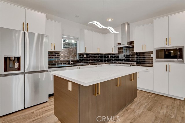 Detail Gallery Image 6 of 20 For 22136 Gilmore St, Woodland Hills,  CA 91303 - 3 Beds | 2/1 Baths