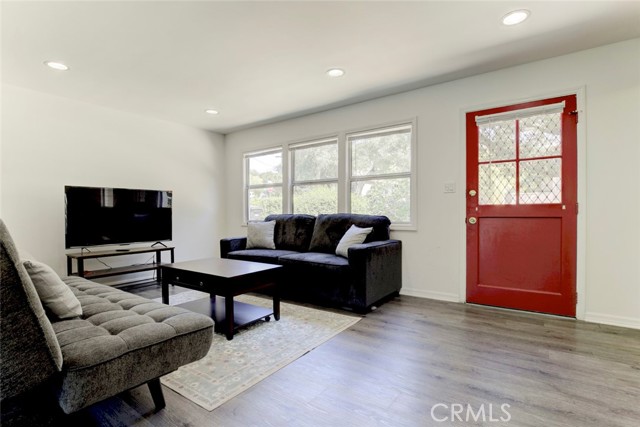 Detail Gallery Image 10 of 64 For 3352 Montrose, La Crescenta,  CA 91214 - 3 Beds | 3 Baths