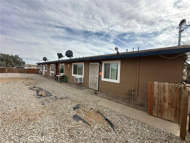 Detail Gallery Image 14 of 17 For 11895 White Ave, Adelanto,  CA 92301 - 6 Beds | 3 Baths