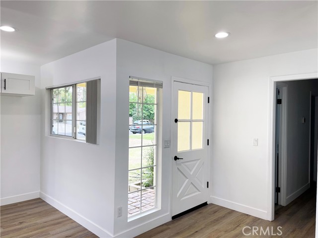 6221 Glide Avenue, Woodland Hills CA: https://media.crmls.org/medias/f1ad4feb-ba2e-4686-8f1e-6ab4f2fb0235.jpg