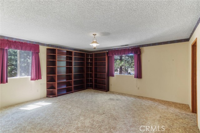 Detail Gallery Image 10 of 23 For 38992 Bayview Ln, Big Bear Lake,  CA 92315 - 4 Beds | 1/1 Baths