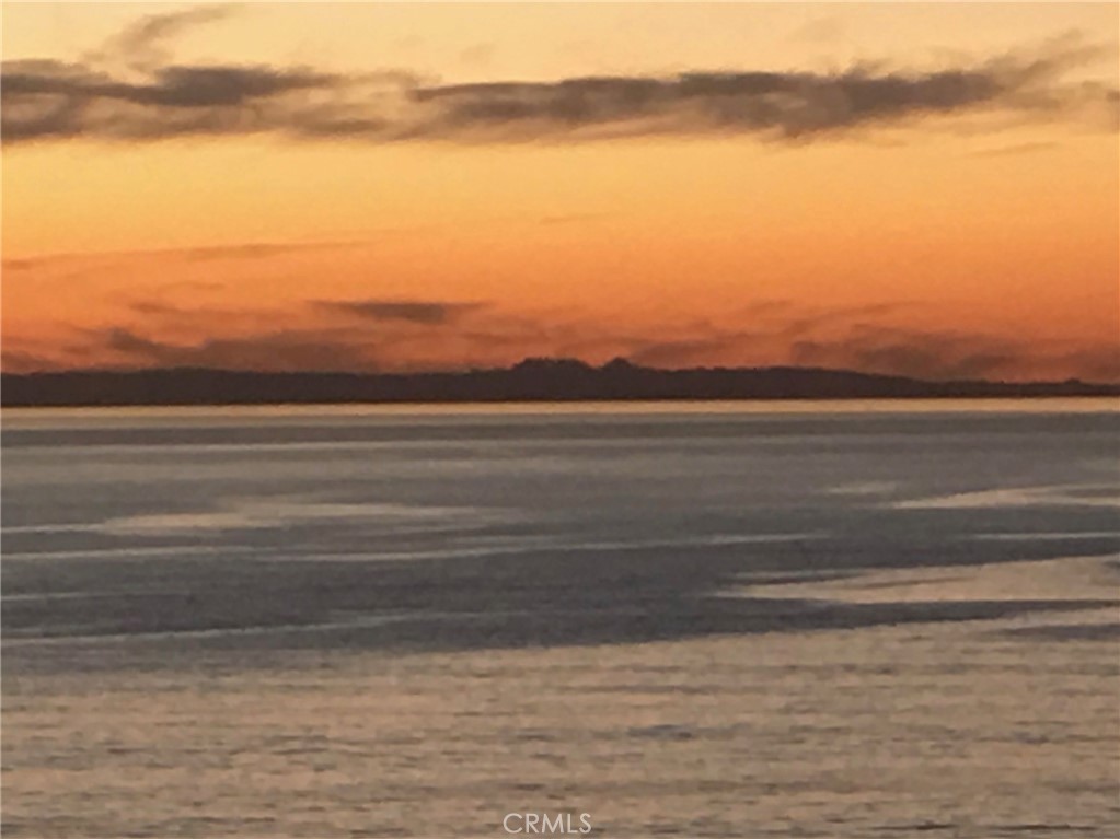https://media.crmls.org/medias/f1aed393-8ae1-4ec4-9a0e-2aeffa501953.jpg?preset=X-Large